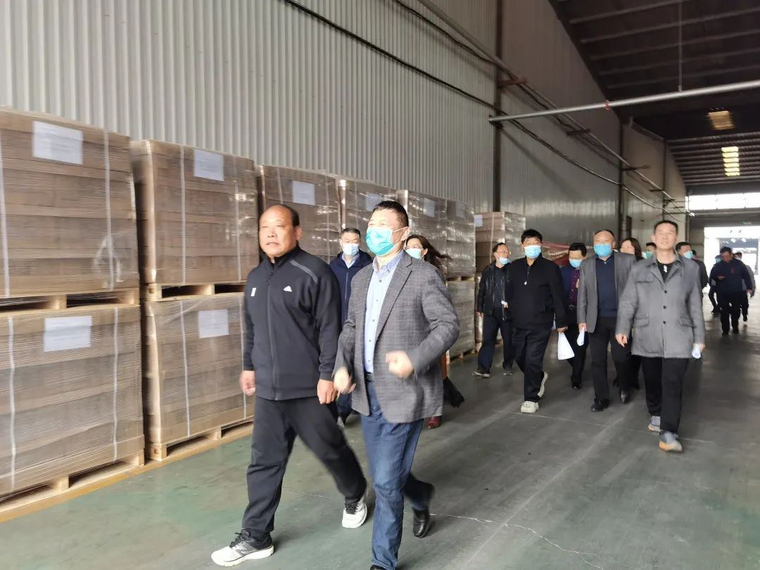 区人大常委会副主任、社会建设委主任委员刘全忠同志一行莅临尊龙凯时集团调研指导工作